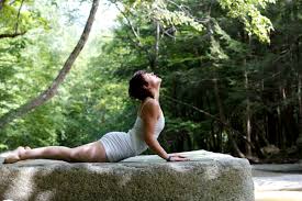 Dhanurasana yoga in hindi : आज धनुरासन करने की विधि और फायदे के बारे में जानेंगे !